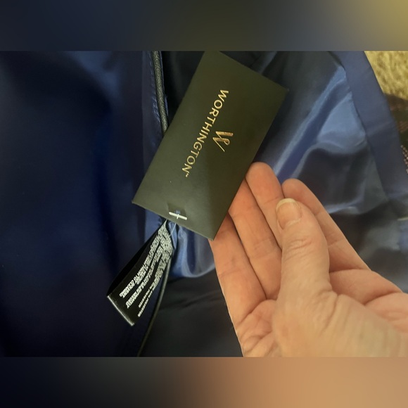 Chic and Stylish Fully lined button up belted raincoat - Picture 8 of 9